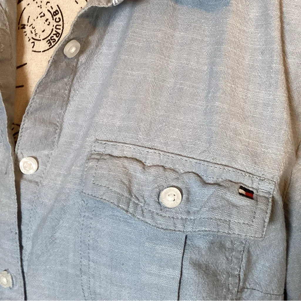 TOMMY HILFIGER WOMENS ROLL TAB SLEEVE BUTTON DOWN DENIM TOP 100% COTTON SZ LG - Image 4