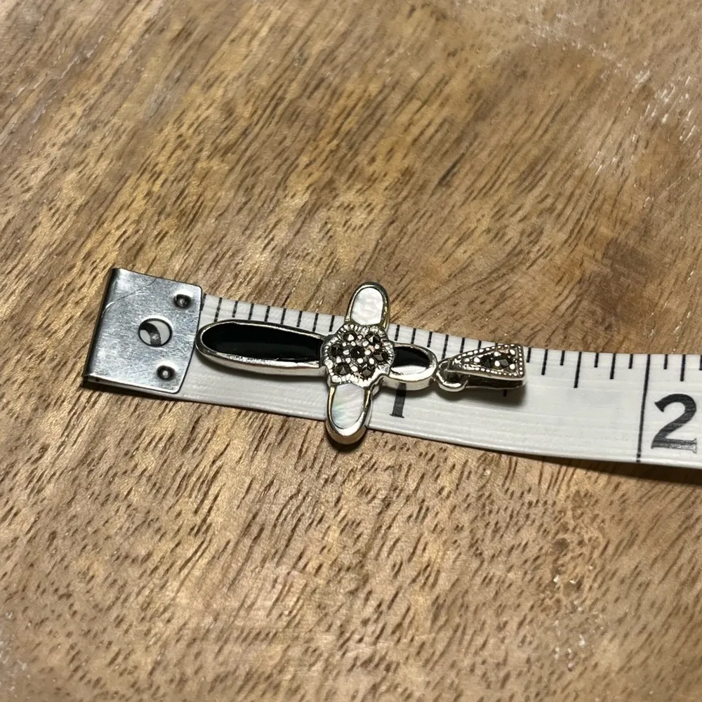 NWOT Mother of Pearl & Black Onyx Marcasite Cross 925 Sterling Silver Pendant - Image 12