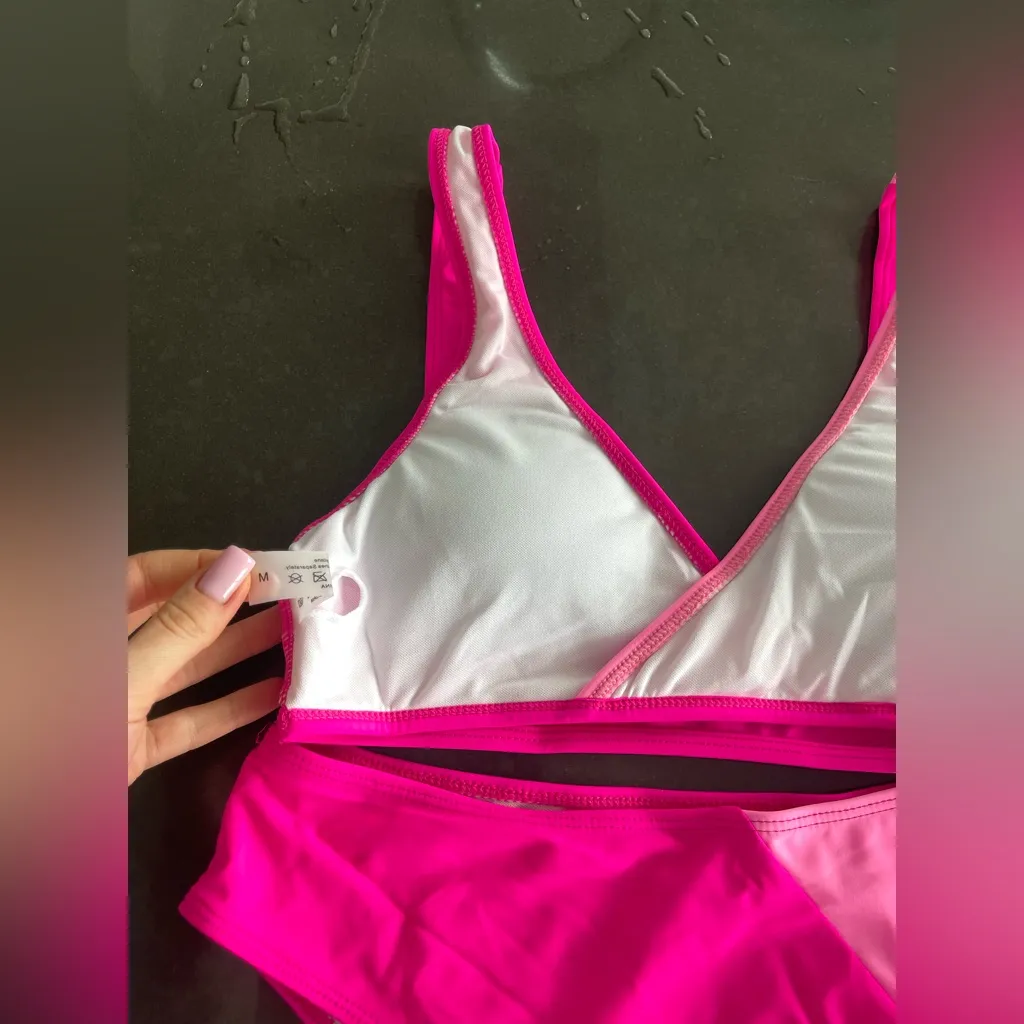 NWOT 2 PIECES SWIM SUIT IN 2 SHADES OF PINK M Size M - Image 5