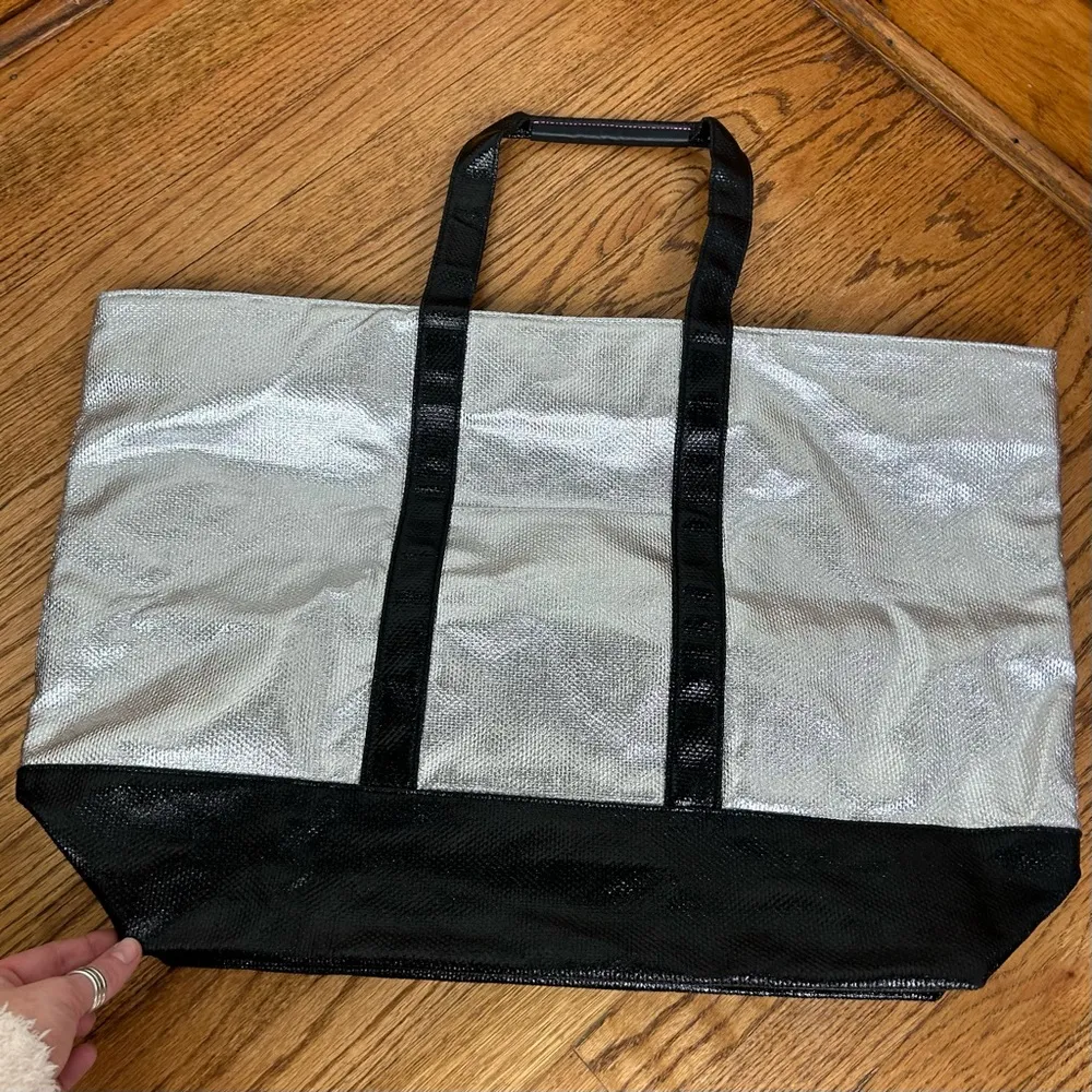 Victoria’s Secret | Limited Edition Metallic Silver Weekender 2017 NWOT Tote Bag - Image 3