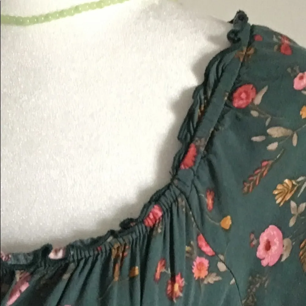 ⬇️ 2 for $35 Marked Listings Forever 21 Short Sleeve Crop Smocked Peasant Top - Image 5