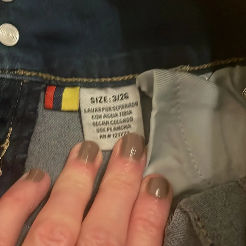 Distressed Gogo Bermuda Jean Shorts Blue Size 26 - Image 4