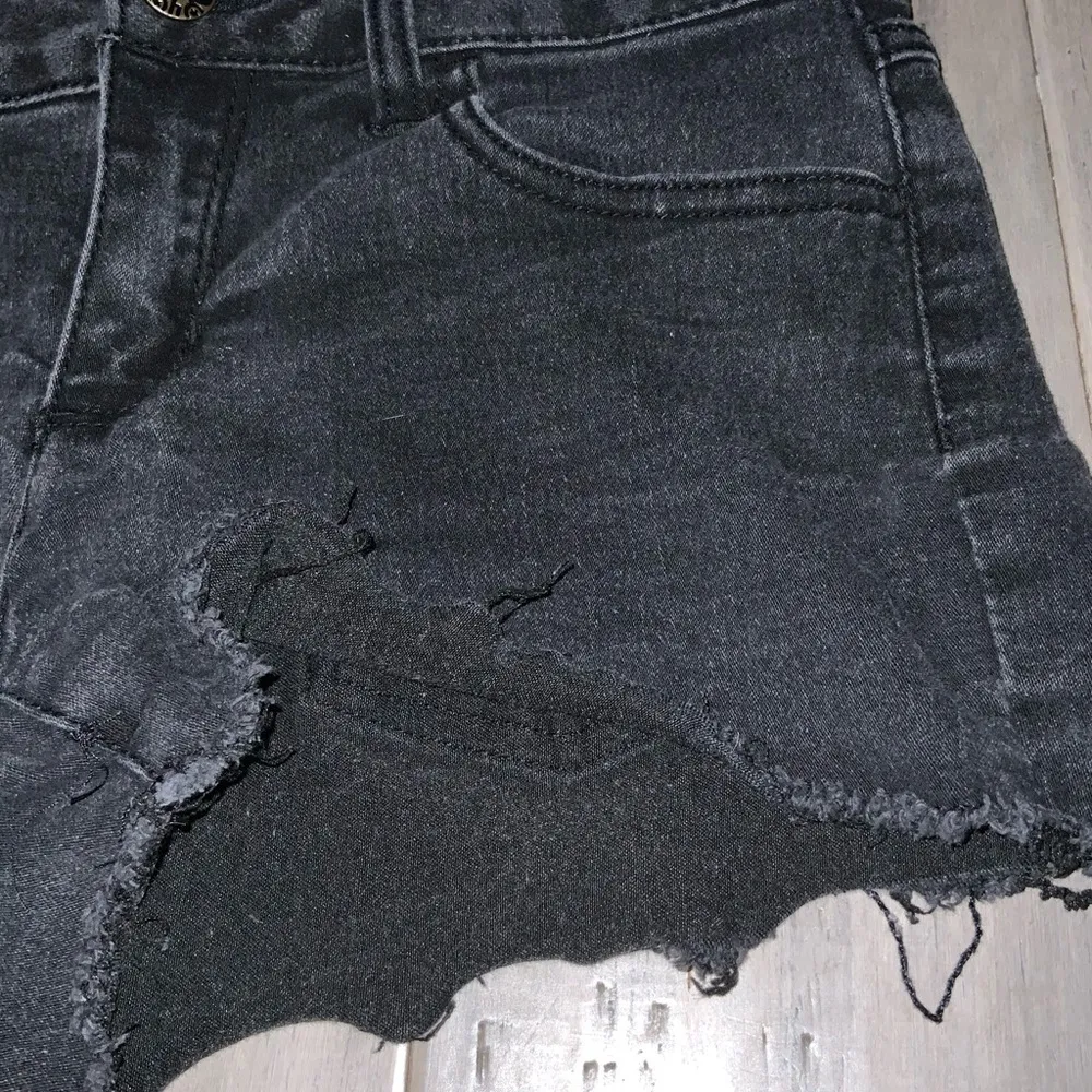 🌸3/$15🌸 No Boundaries Black Fringe Hem Super Stretchy Jean Shorts Jr’s 7 - Image 3