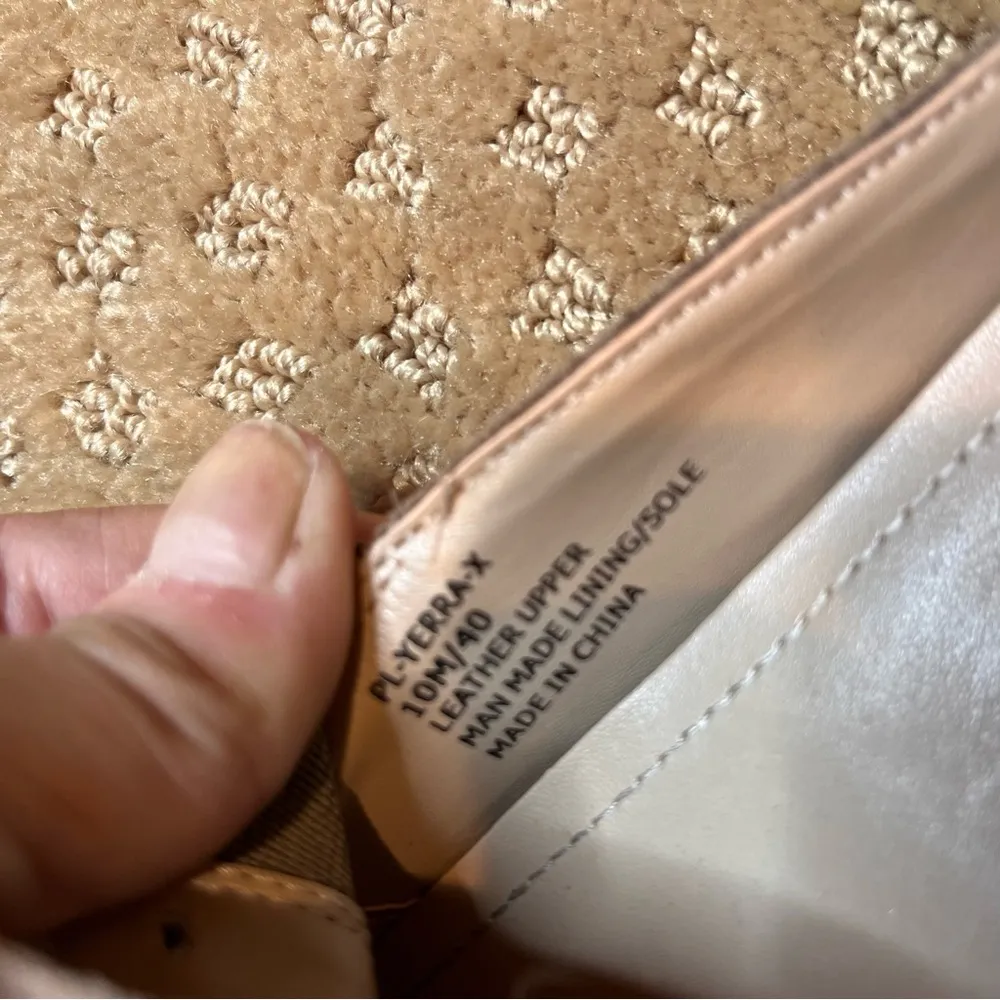 BCBG Tan loafer mules size 10 gym shoe slides - Image 8