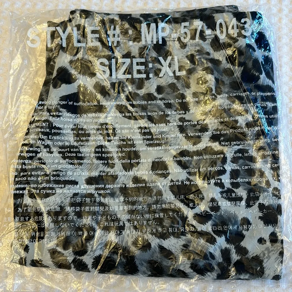 NEW! Leopard Print Women’s Bike Shorts Size X - Image 2