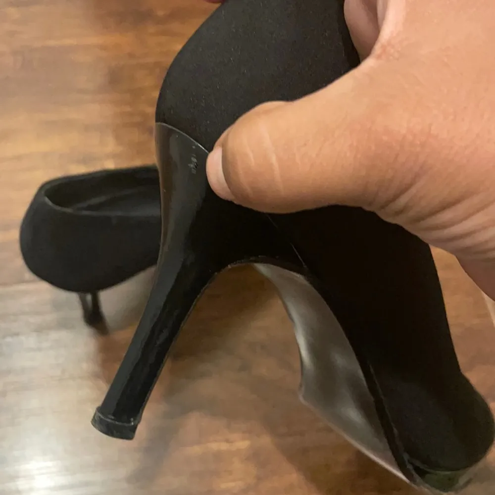 Stuart Weitzman  black round toe heels - Image 9