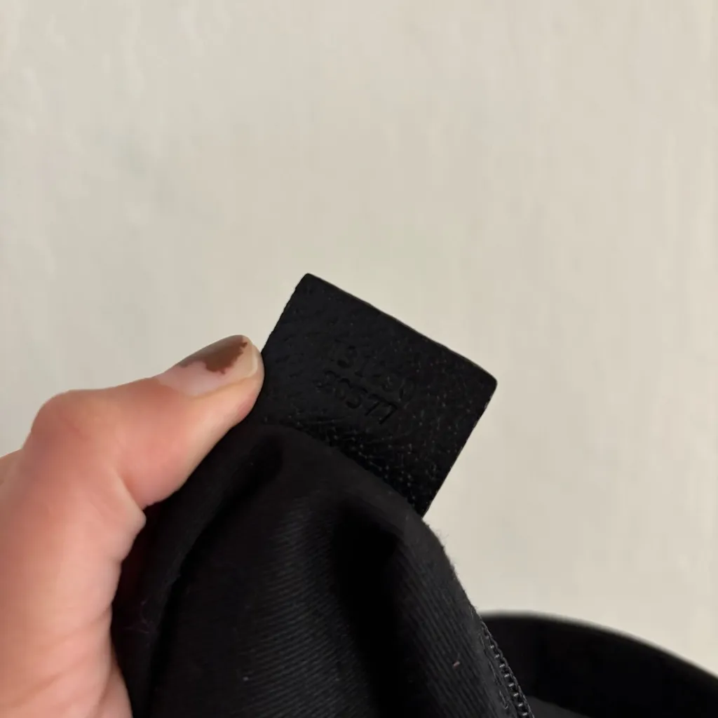 Gucci GG Canvas Sherry Line tote bag with the signature red and green handles - Image 8