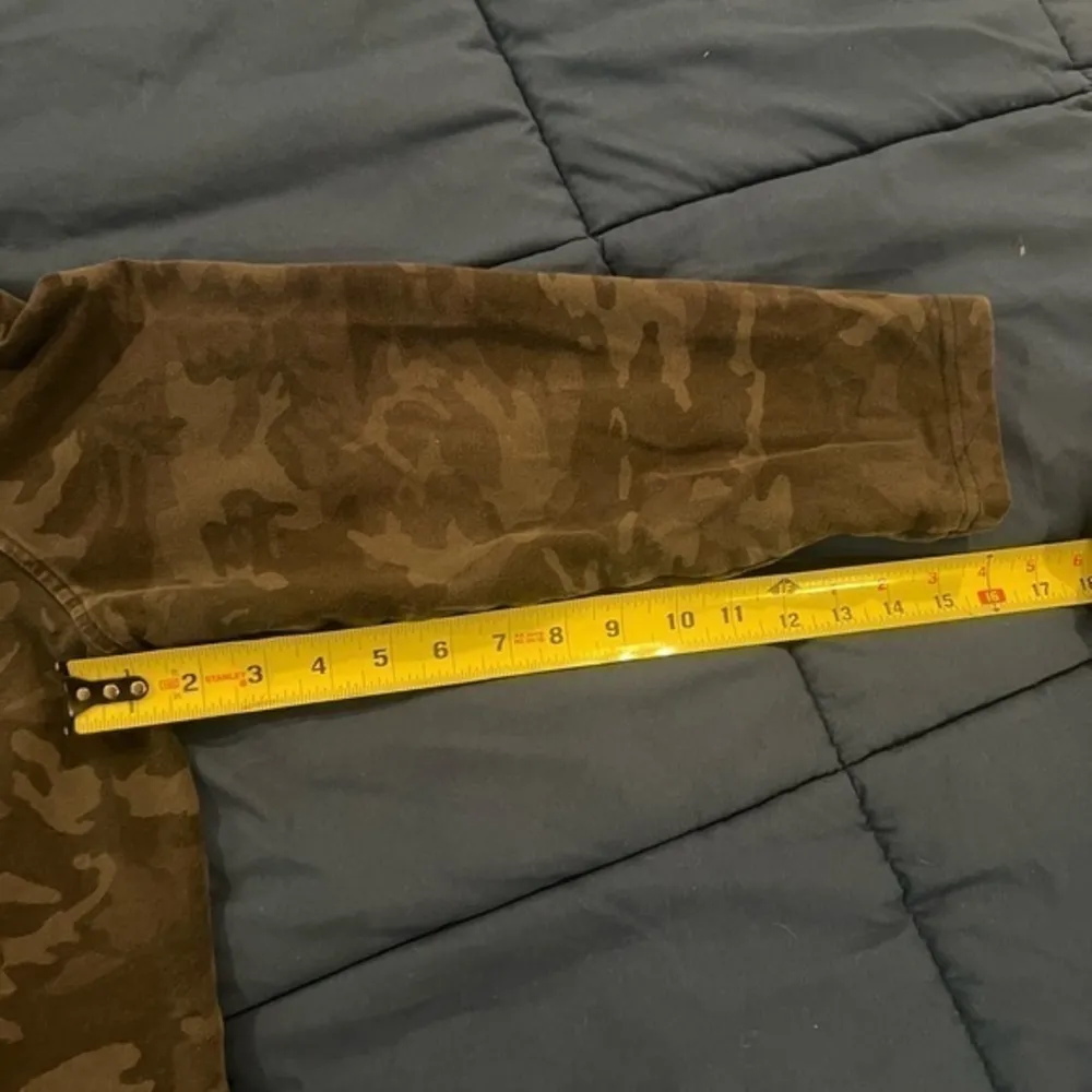 Lululemon rare black camo hoodie size 8‎ - Image 5