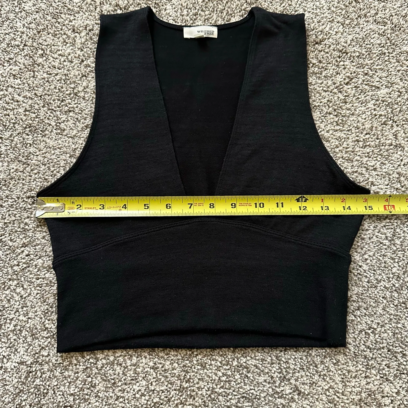 Wilfred Free black v-neck crop tank top size M - Image 11