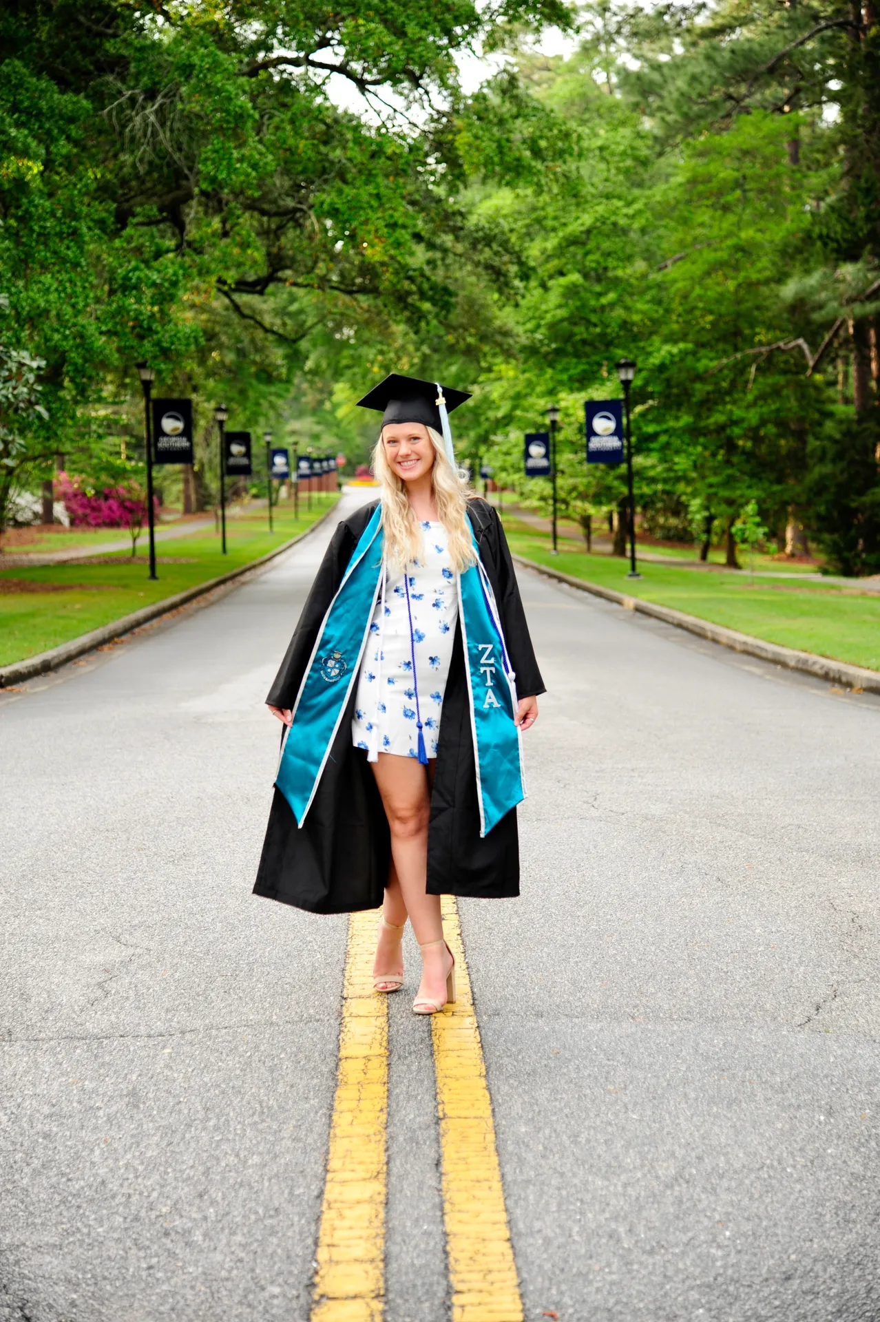 White dress with blue flowers - Image 2