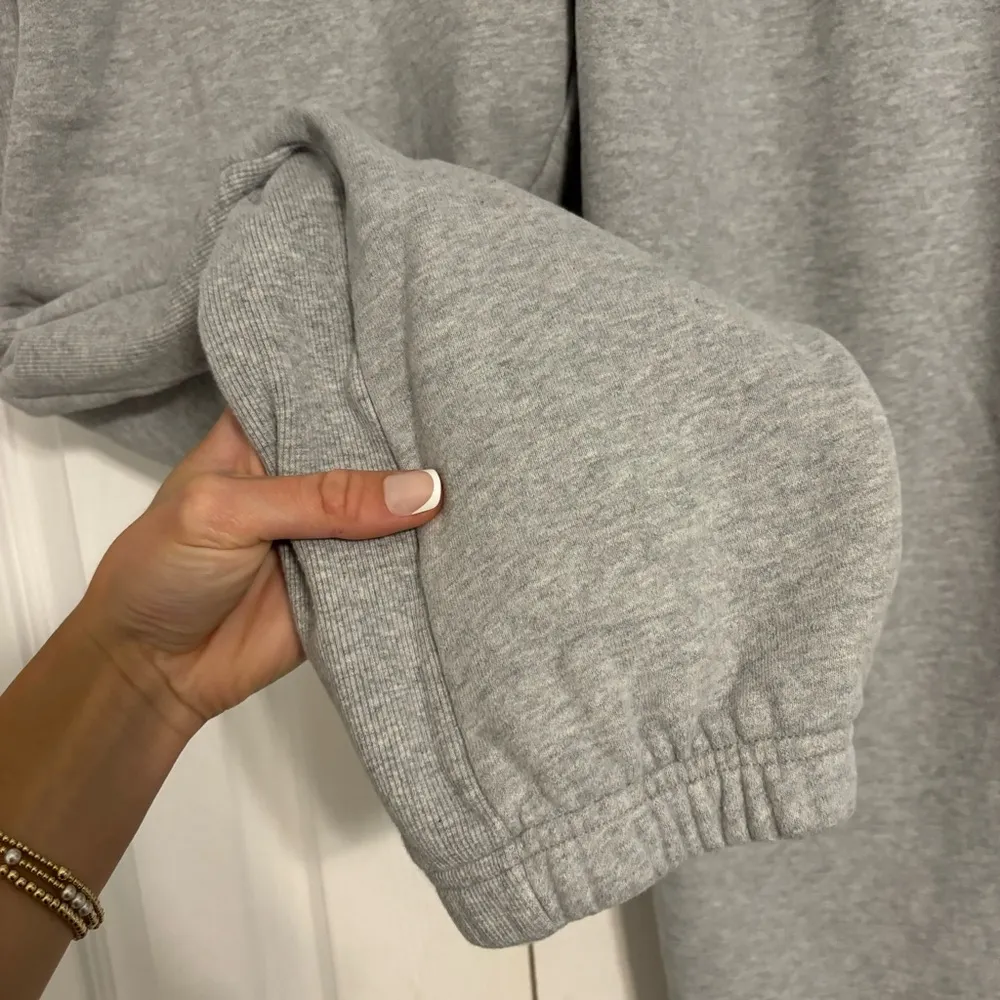 Aritzia TNA Grey Jogger Sweatpants - Image 7