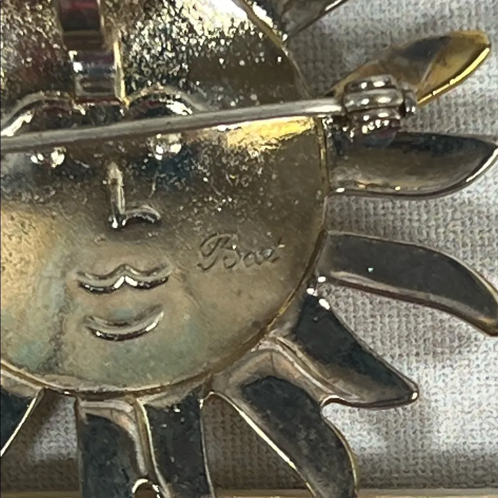 Vintage BEST Sun Face Smiling Brooch Silver And Gold Tone Collectible - Image 3