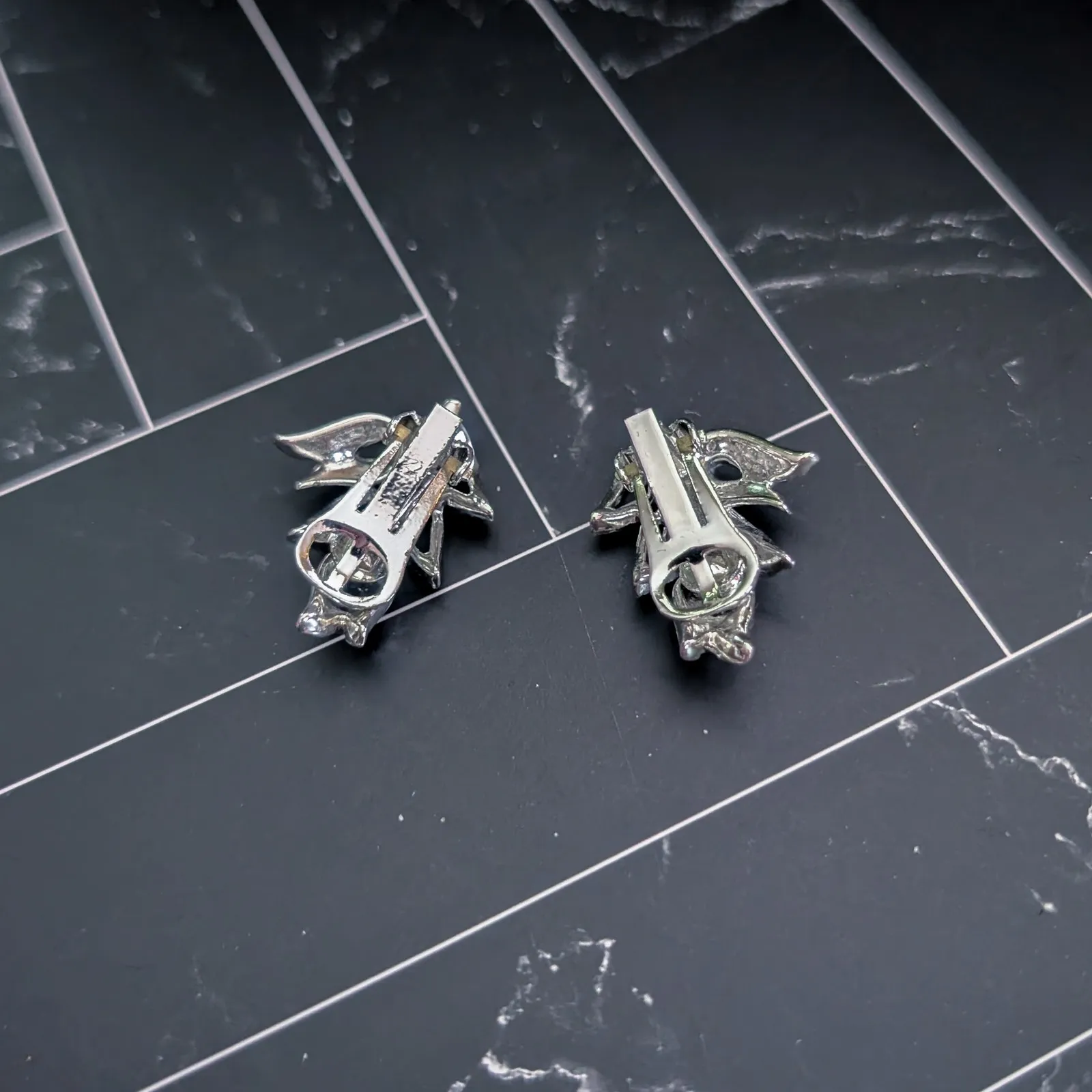 Vintage Clip On Earrings Large Silver Tone Wheat? Harvest Fall 1 & 1/8" - Image 7