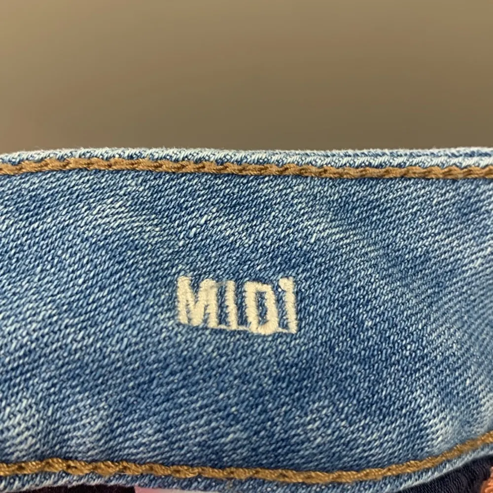 American Eagle Denim Super Super Stretch Midi Cutoff Jean Shorts - Image 3