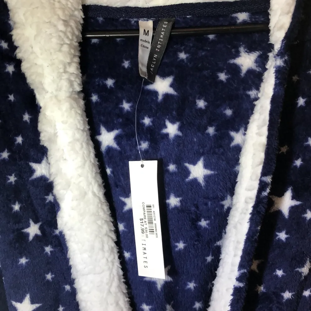 NWT Jaclyn Intimates robe with star design - Image 3