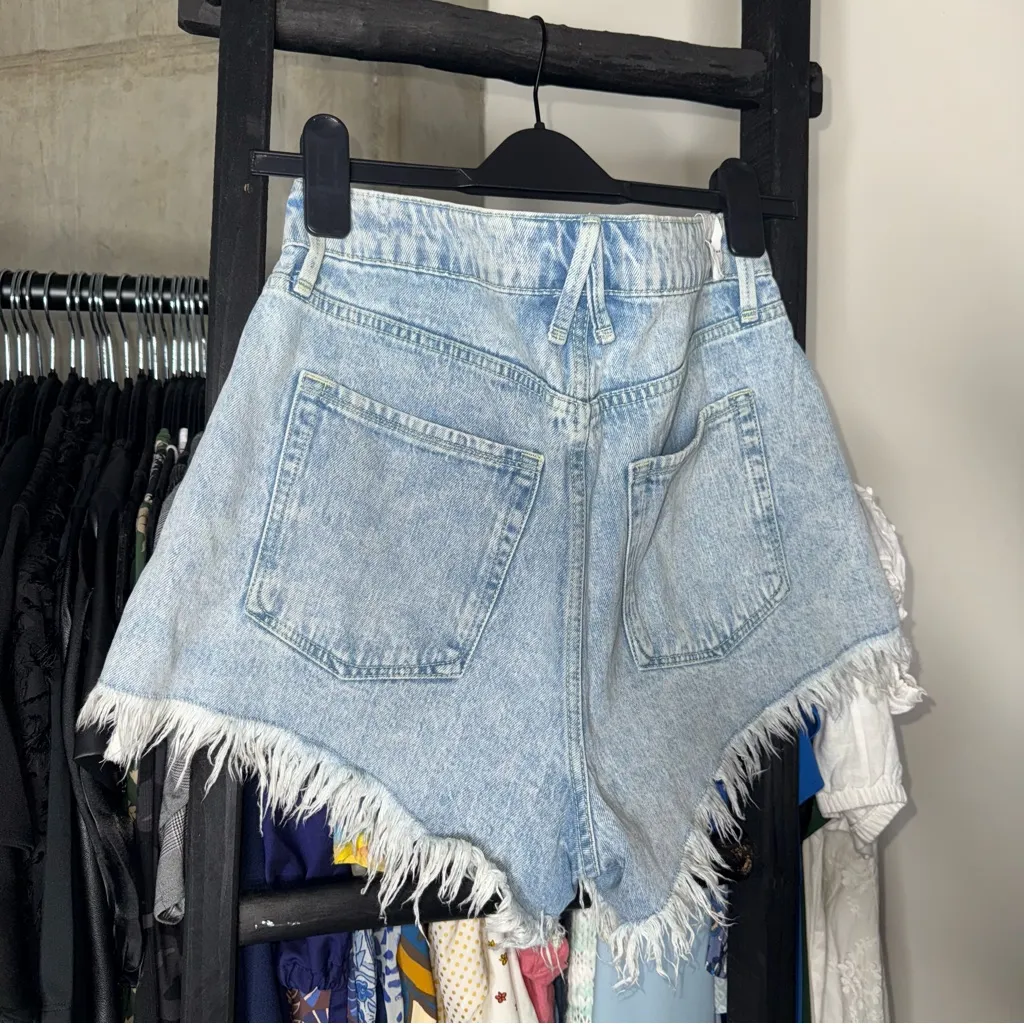 New Good American Good American Bombshell Shorts with Exposed Button Fly - Image 9