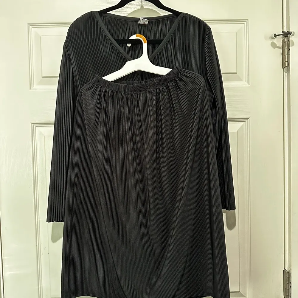 Perceptions union made Gray Pleated Relaxed Skirt Set‎ - Image 2