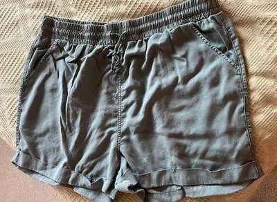 Universal Thread Green Shorts - Image 4