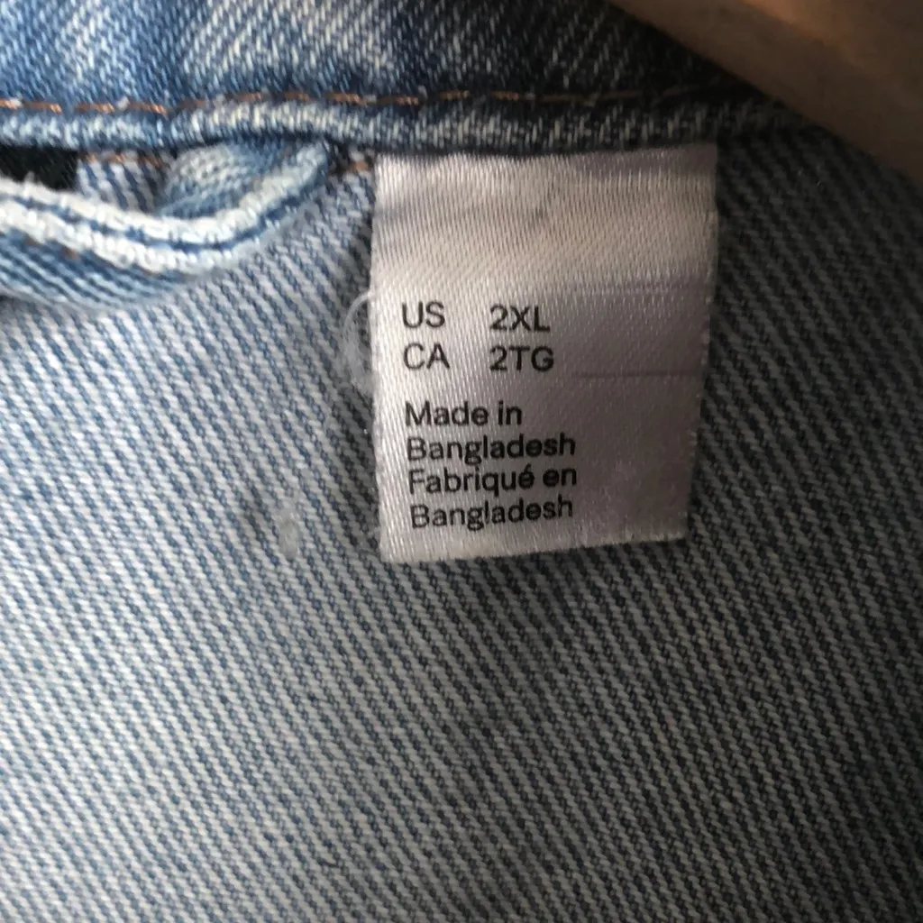 H&M  DIVIDED Classic Jean Jacket. - Image 3