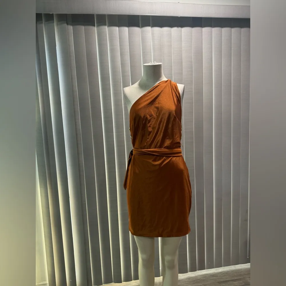 AMTIOUS shoulder chain dress 🍒 Brown Size L - Image 3