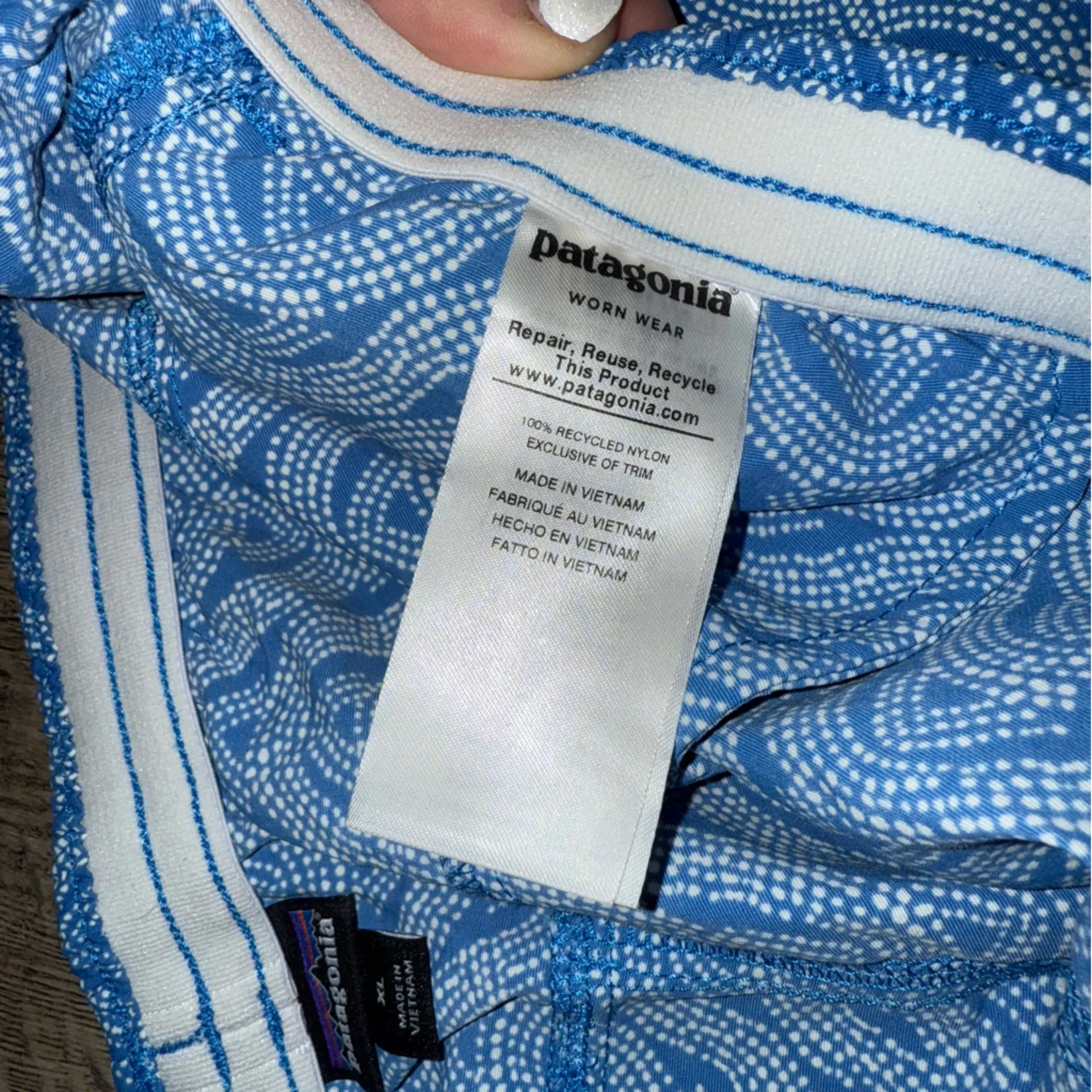 GUC Women’s Patagonia Baggies size XL 5 inch inseam - Image 4