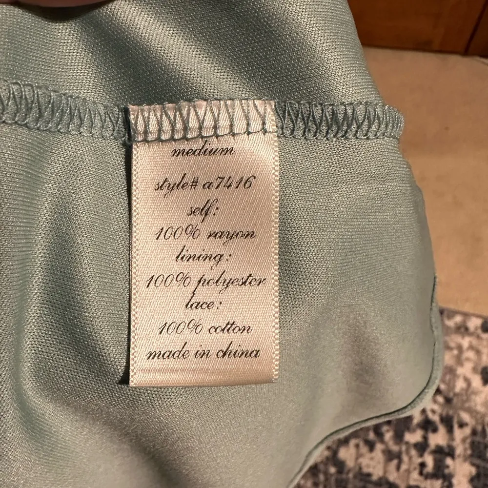 EUC green dress with white print, slight bell sleeve, cutout back, adorable! - Image 4