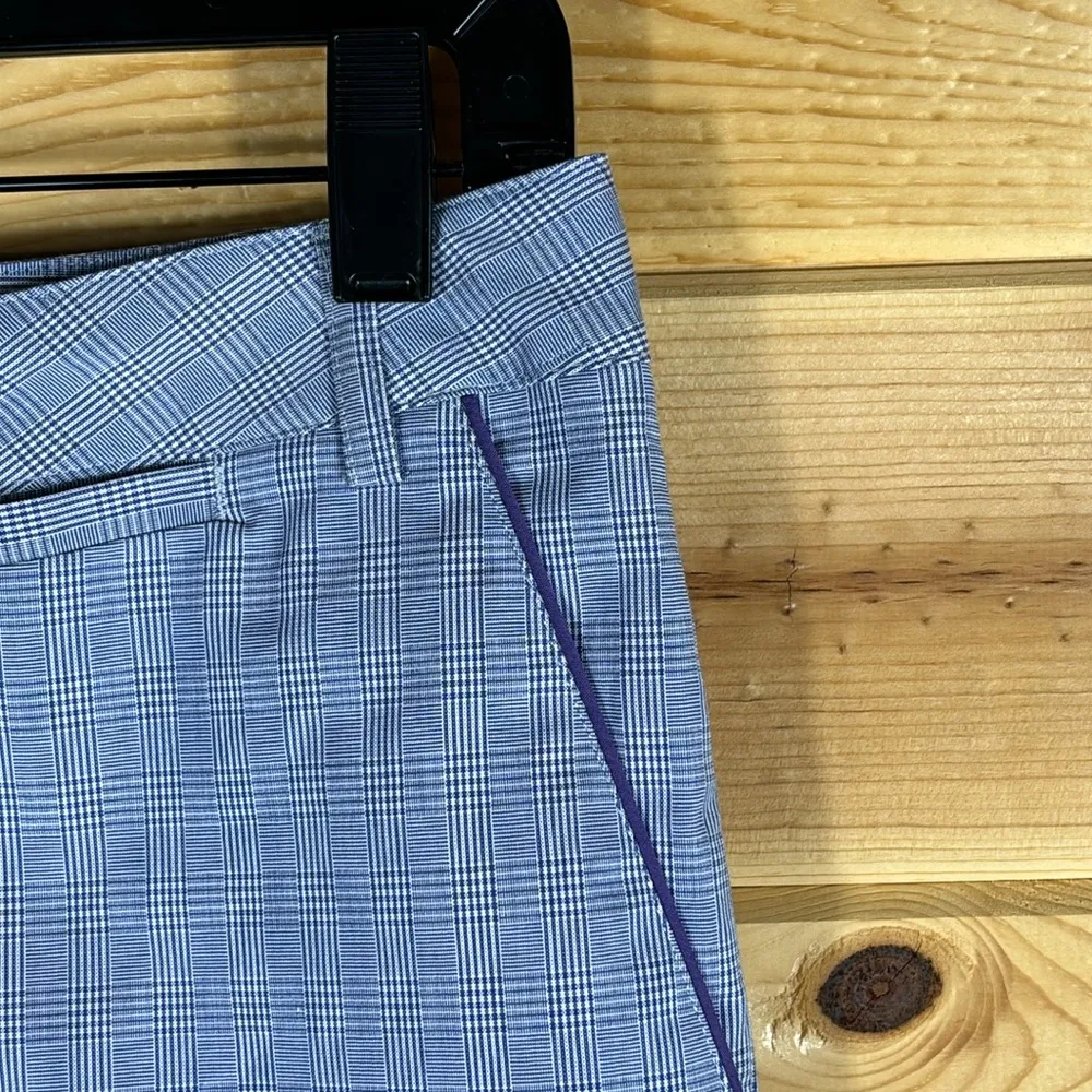 Bugatchi Women size 4 shorts, purple and white, 10" inseam White - Image 3