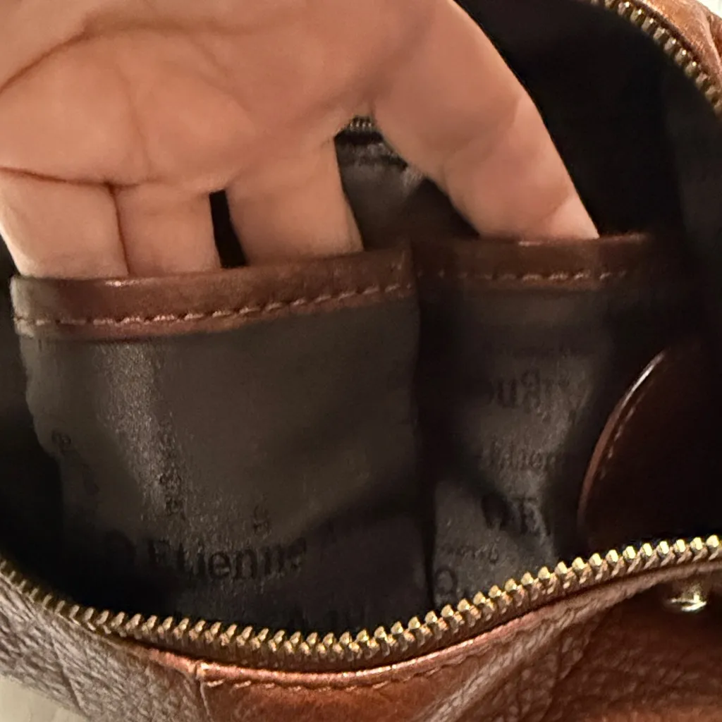 Elegant Brown Leather Shoulder Bag - Image 9