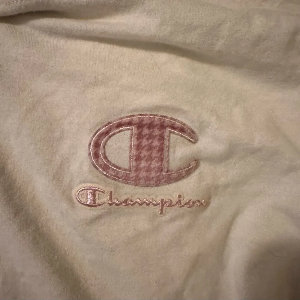 Champion Cropped Beige T-Shirt with pale pink logo - Image 3