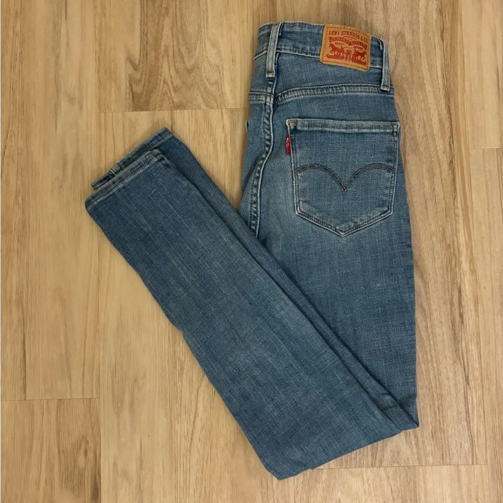 Levi’s 721 high rise skinny jeans - Image 4