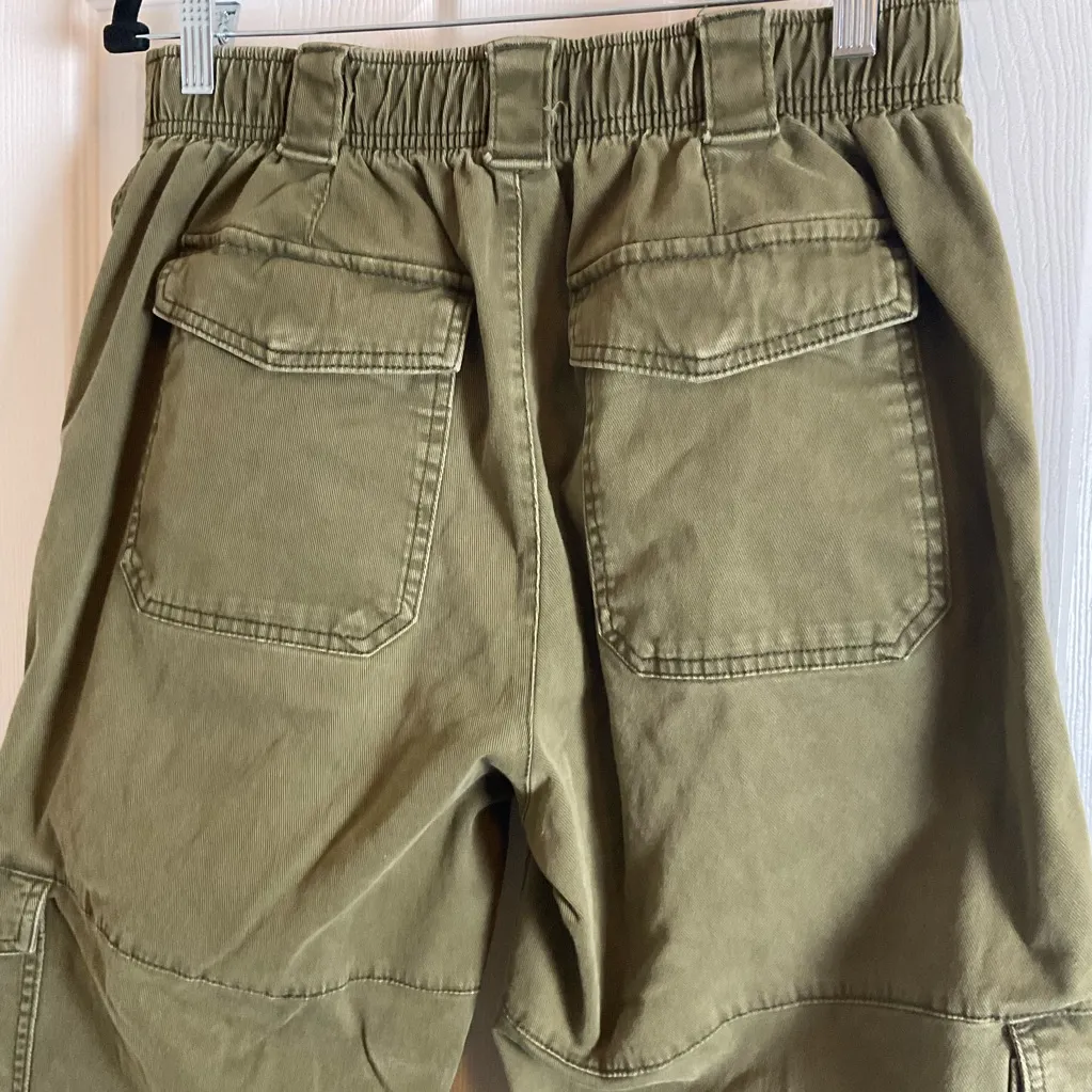 Old navy Olive green Cargo Pants size medium - Image 7