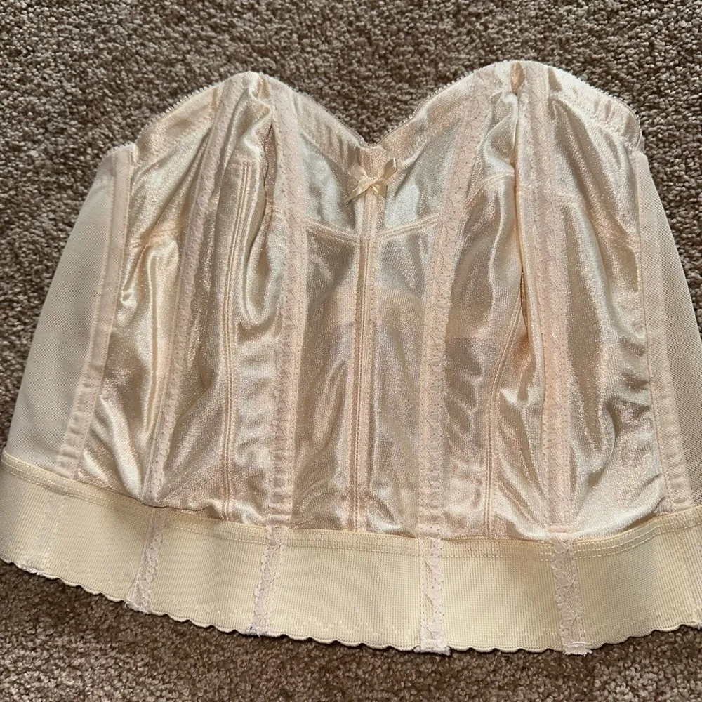 Vintage cream corset size 42b women’s - Image 3