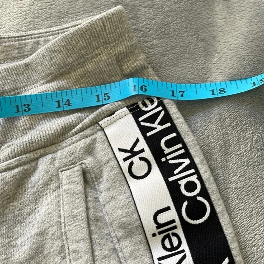 Calvin Klein sweats, SIZE M, COLLEGIATE‎ - Image 5