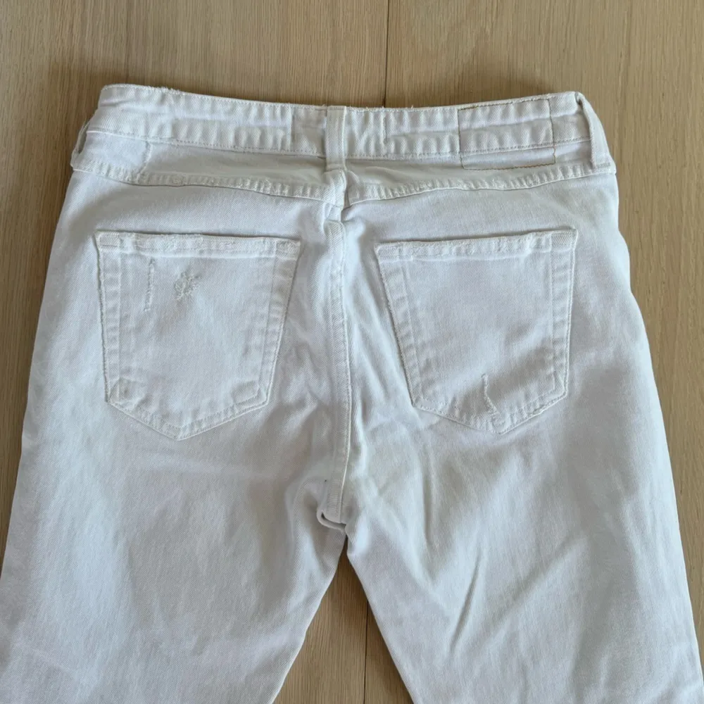 AMO Twist Sea Salt Jeans Distressed Slim Fit White Size 26 - Image 4
