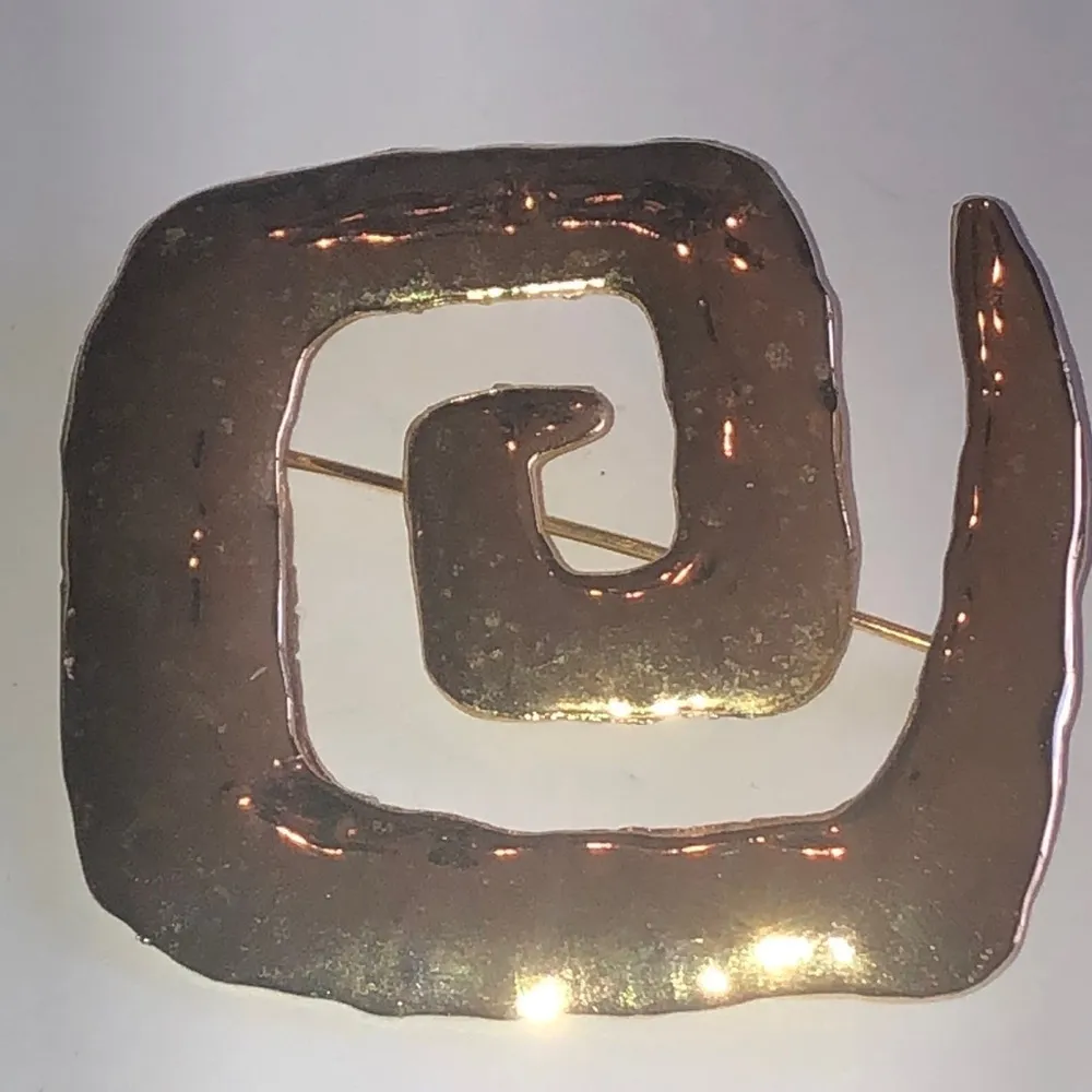 Vintage Gold Tone Retro Chunky Boho Tribal Brooch Shoulder Pin - Image 2