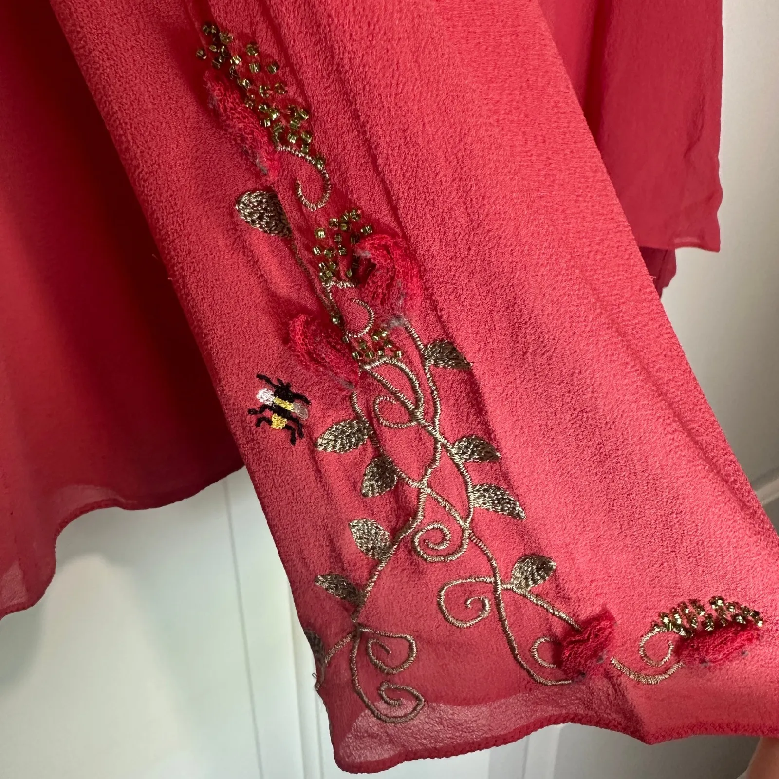 Fenn Wright Manson Womens M Silk Blouse Bumble Bee Embroidered Beaded Floral - Image 3