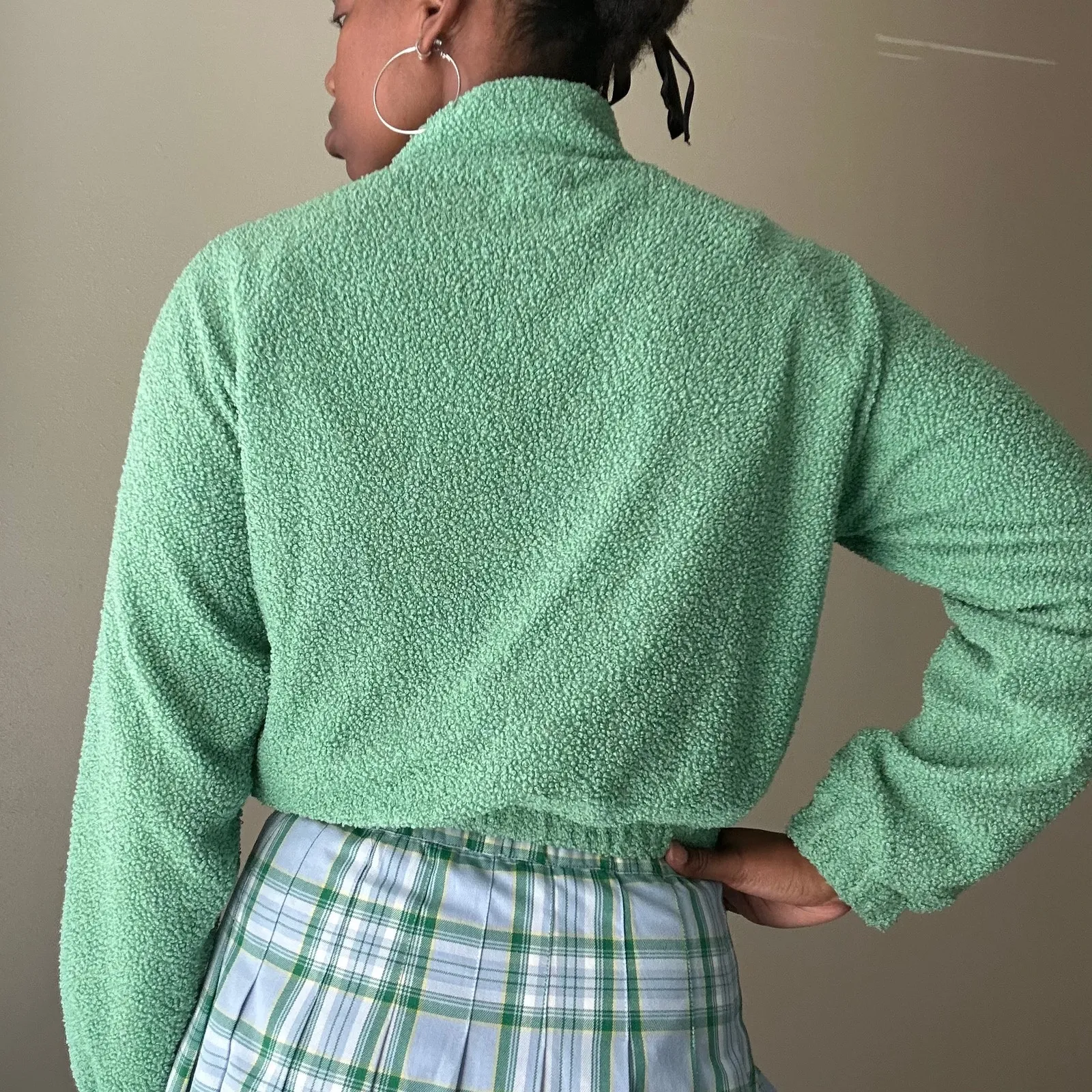 Vestique Green Teddy Cropped Sweatshirt Size Medium - Image 4