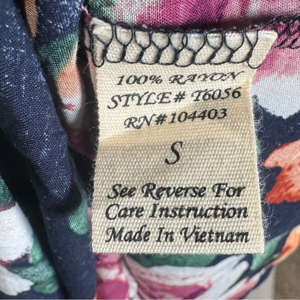 A’gaci navy floral ruffle one shoulder peplum top size small NWT - Image 5