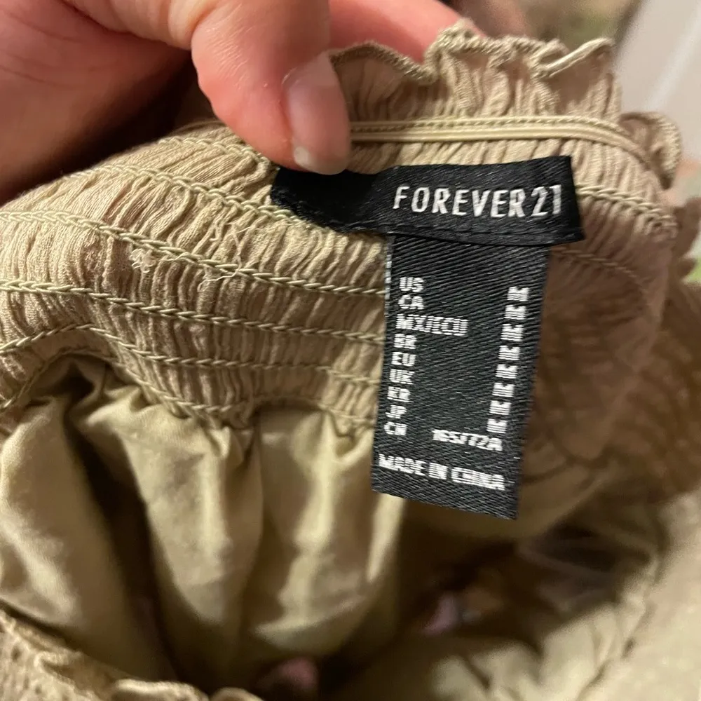 FOREVER 21 BEIGE FLOWY SHORTS - Image 2