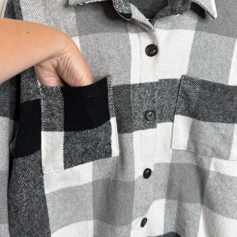 Plaid Button Down Shirt Shacket Size Large Pockets Oversized Heavyweight Black - Image 4