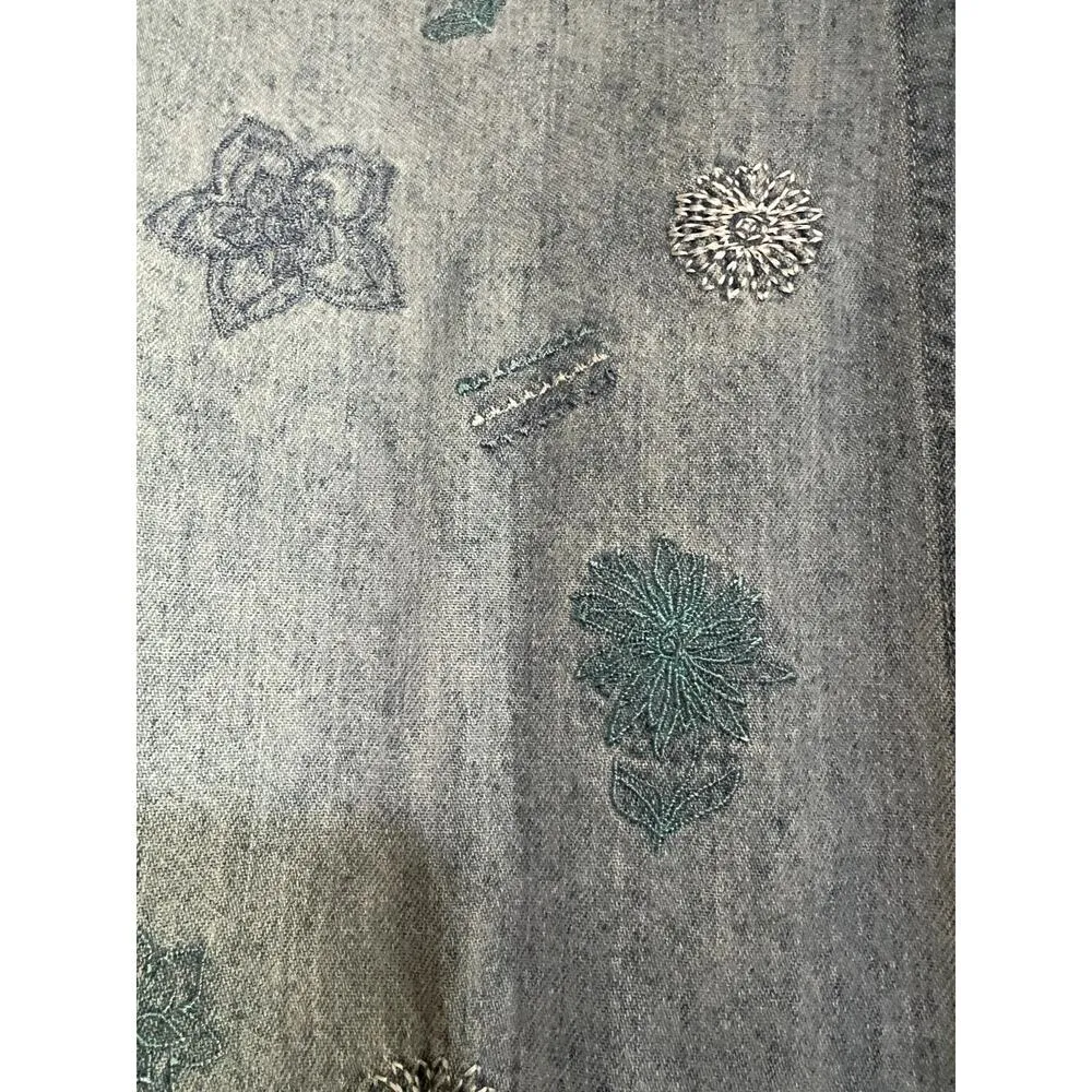 Teddi approximate size 3X short sleeve jacket/shirt embroidered flowers & hood Blue - Image 4