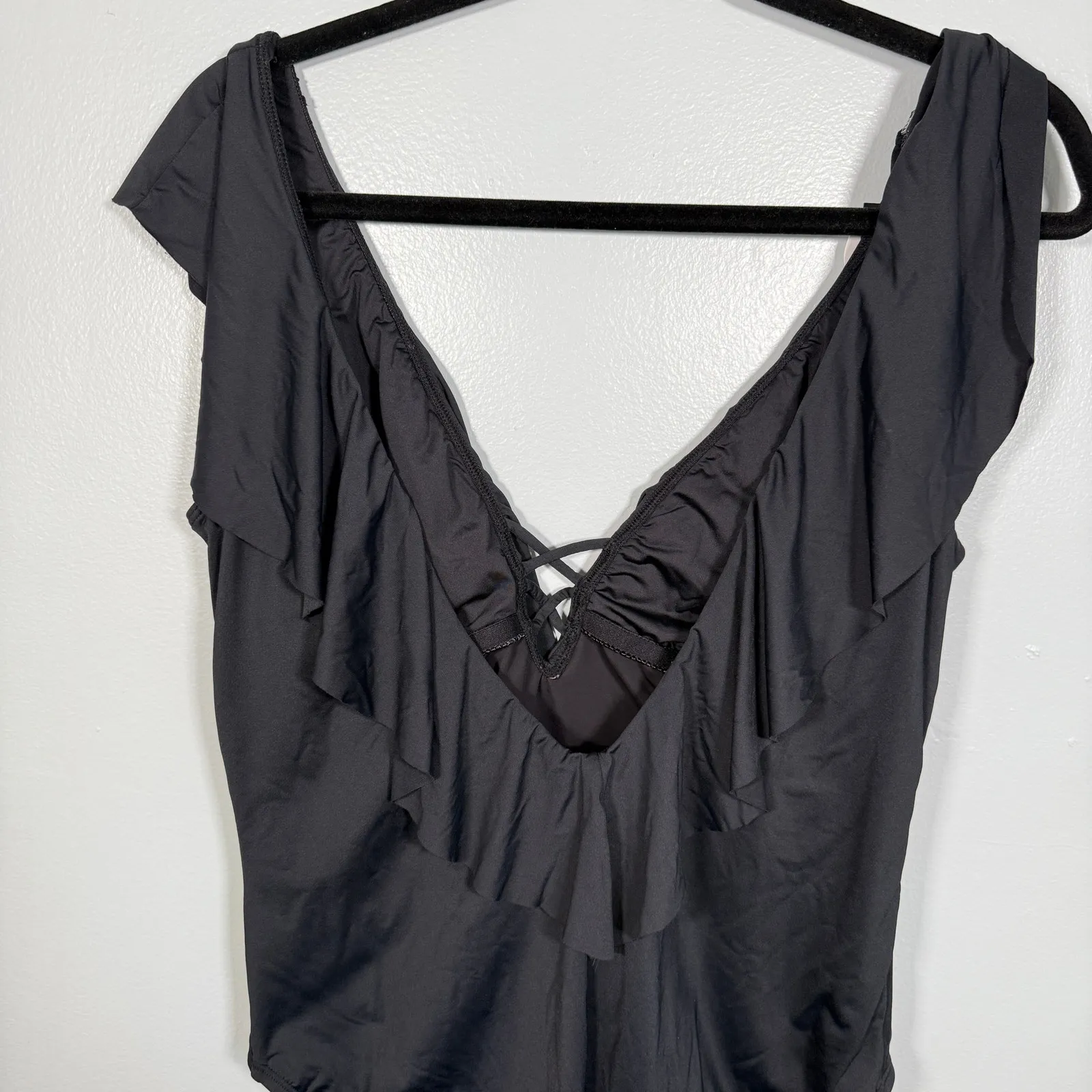 La Blanca Ruffle Plunge One-Piece Swimsuit Black 16 Tummy Control Resort - Image 5