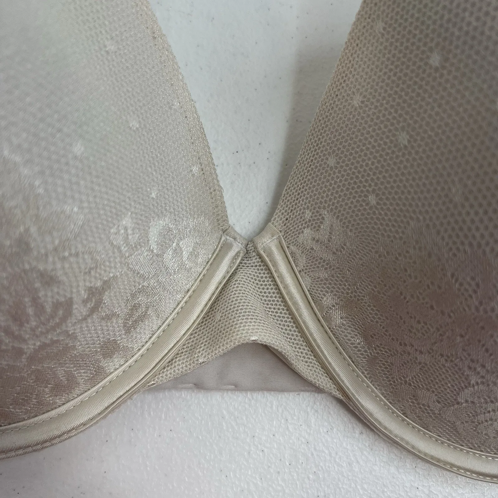 Secret Treasures 36DD Back Smoothing Lace Push Up Bra Underwire Cream ST382 - Image 4