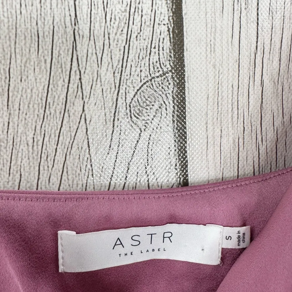 ASTR The Label Dress Women’s Size Small Pink Trista Satin Gold Chain Mini NWOT - Image 7