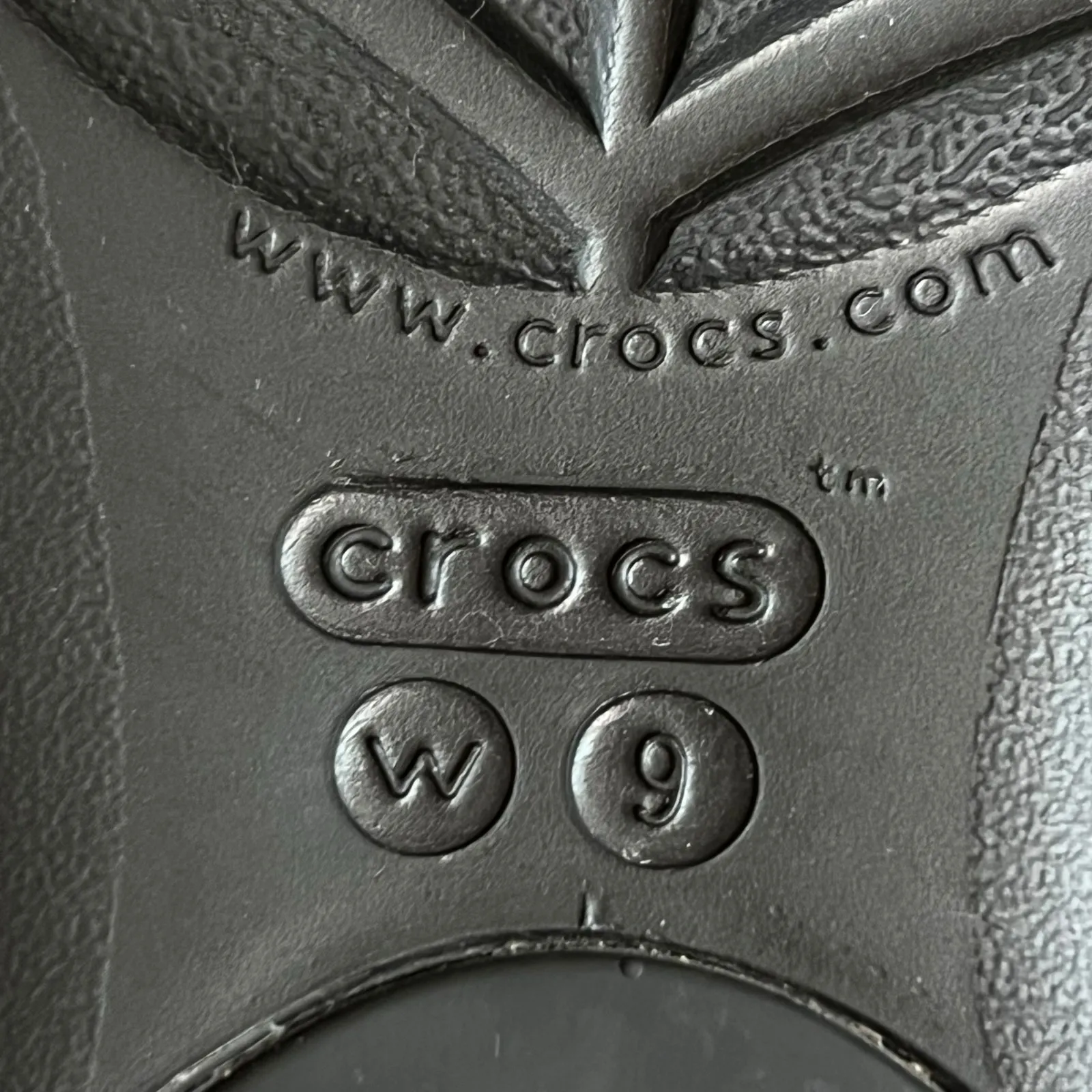 Crocs Women’s Slingback Sandals Black Comfort Flats Water-Friendly Shoes Size 9 - Image 7