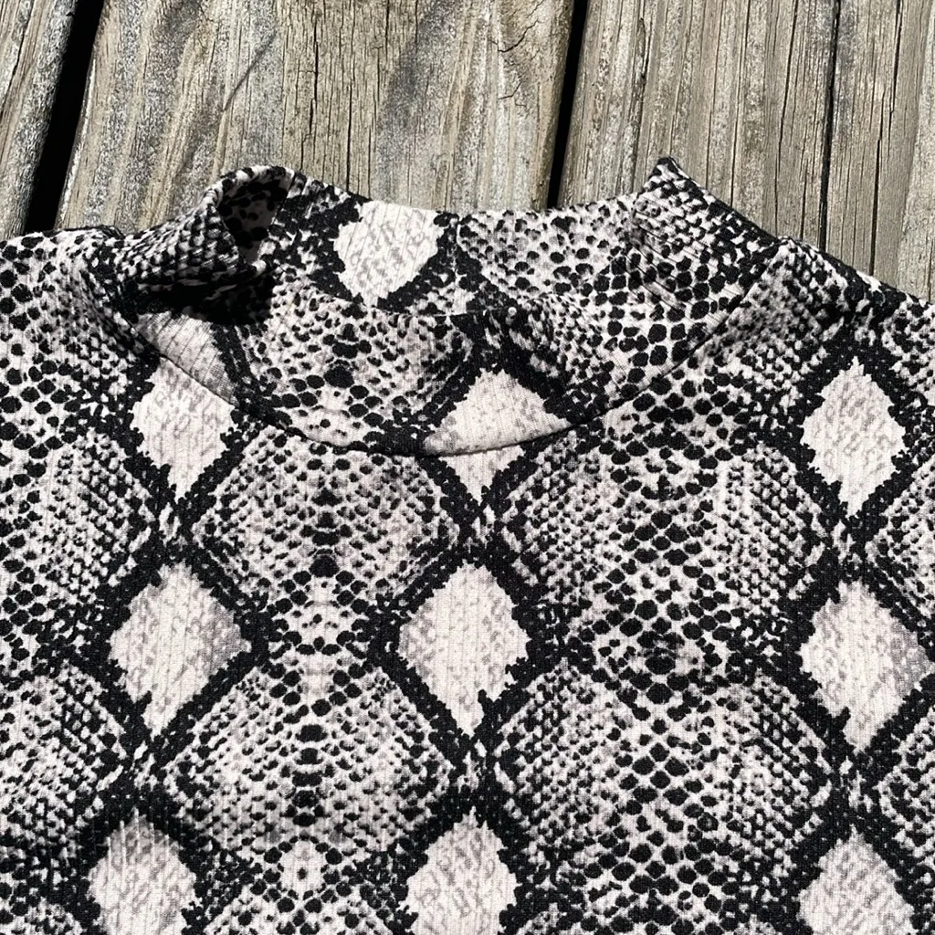 Caution to the Wind Snake Mock Turtleneck Small - Image 3