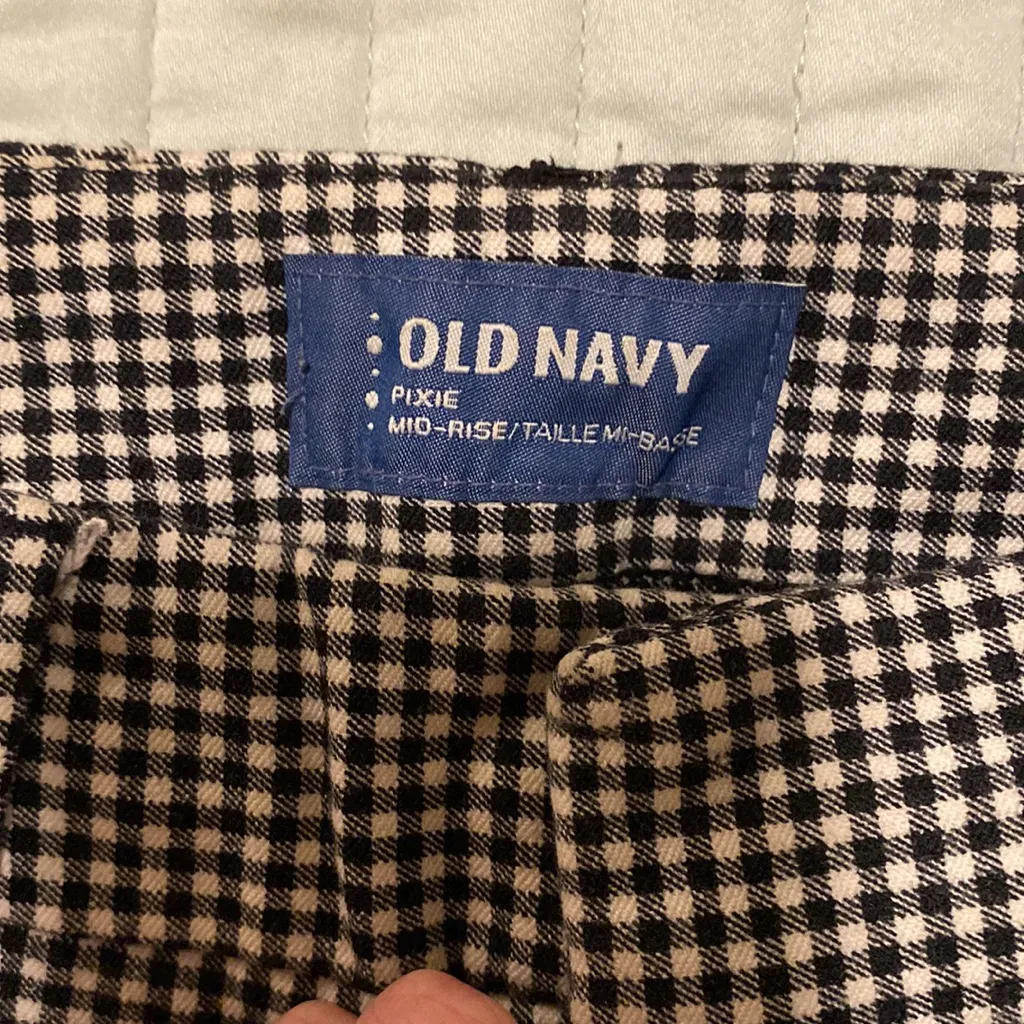 Old Navy Mid rise pixie ankle pant in gingham - Image 3