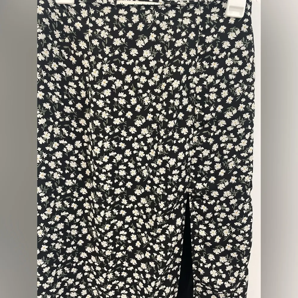 Floral Black and White Women's Skirt - Image 4