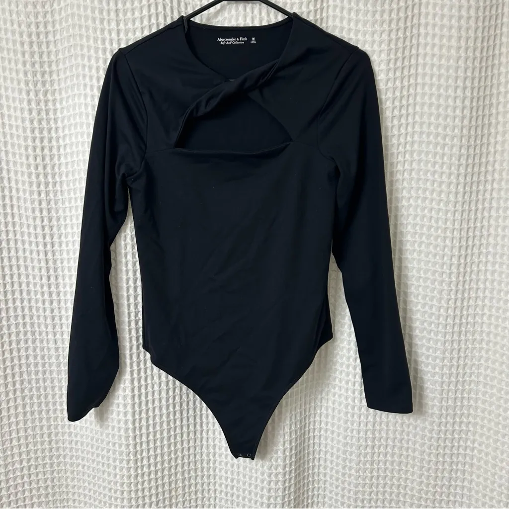 Abercrombie Soft Collection Long Sleeve Twist Neck Cutout Black Bodysuit Medium - Image 3