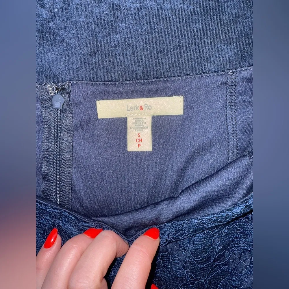 Lark & Ro Navy Blue Lace Knee Length Pencil Skirt Size Small - Image 4